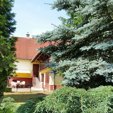 Szerena Vendeghaz Guest house Matraderecske